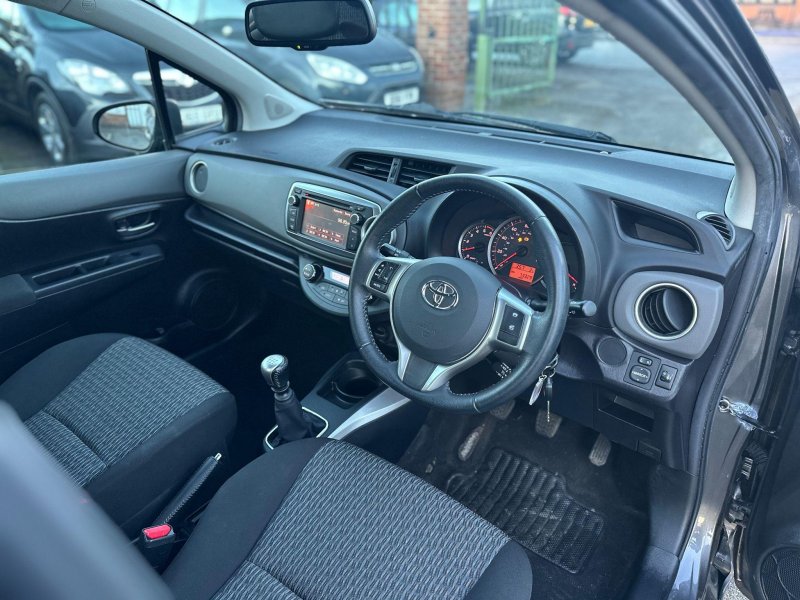 TOYOTA YARIS