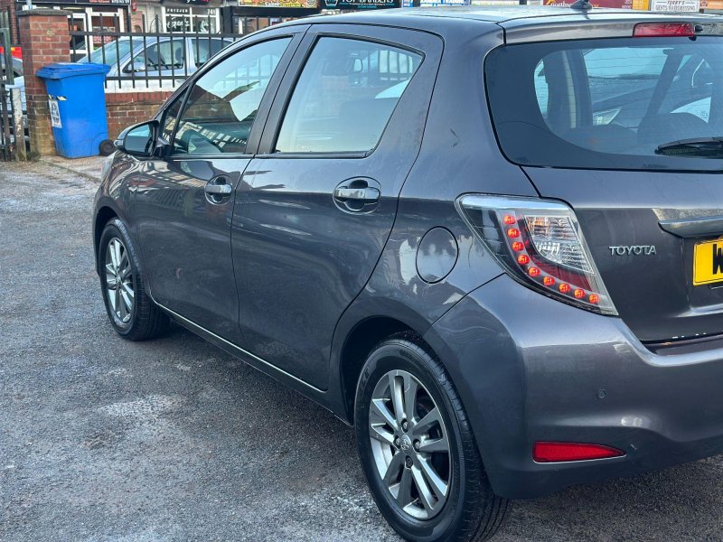 TOYOTA YARIS