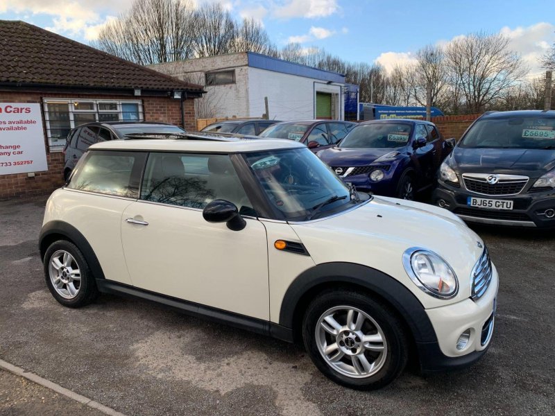 MINI HATCH