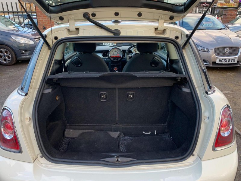 MINI HATCH