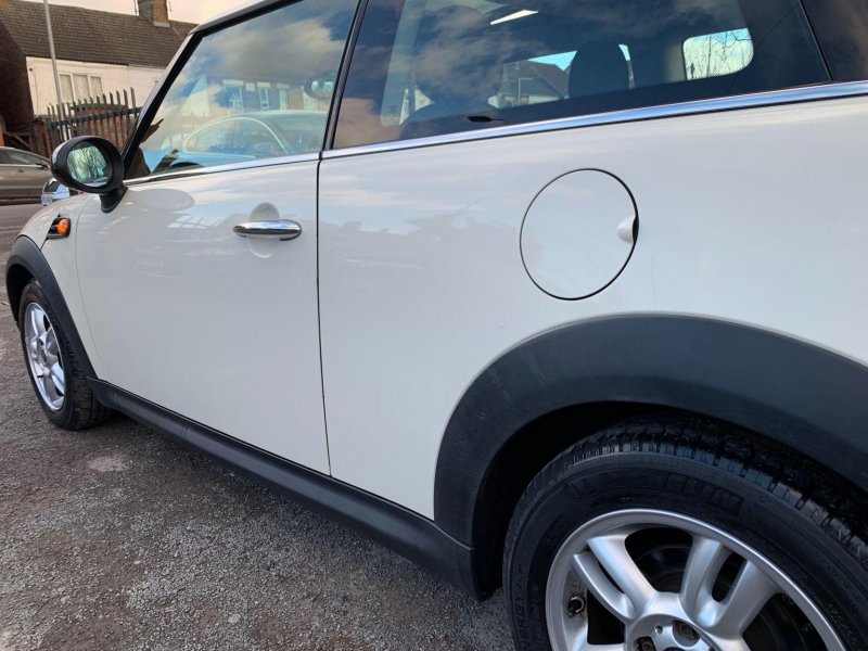 MINI HATCH