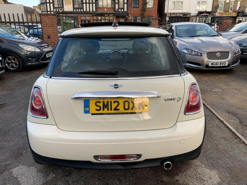 MINI HATCH