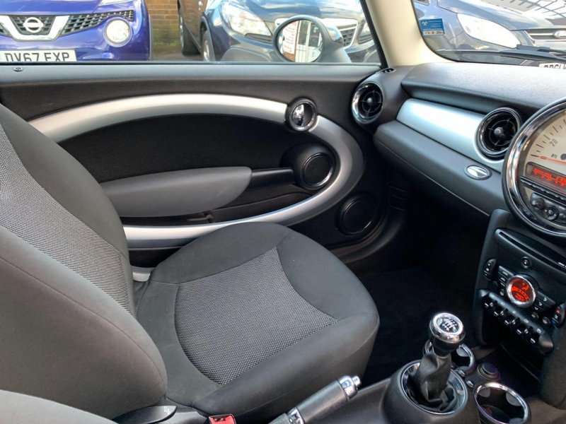 MINI HATCH