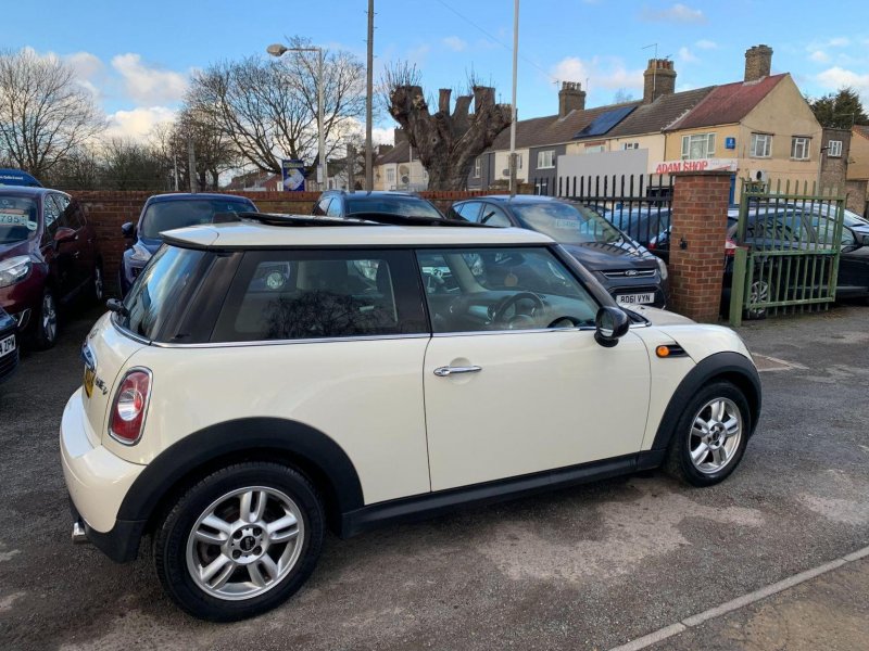 MINI HATCH