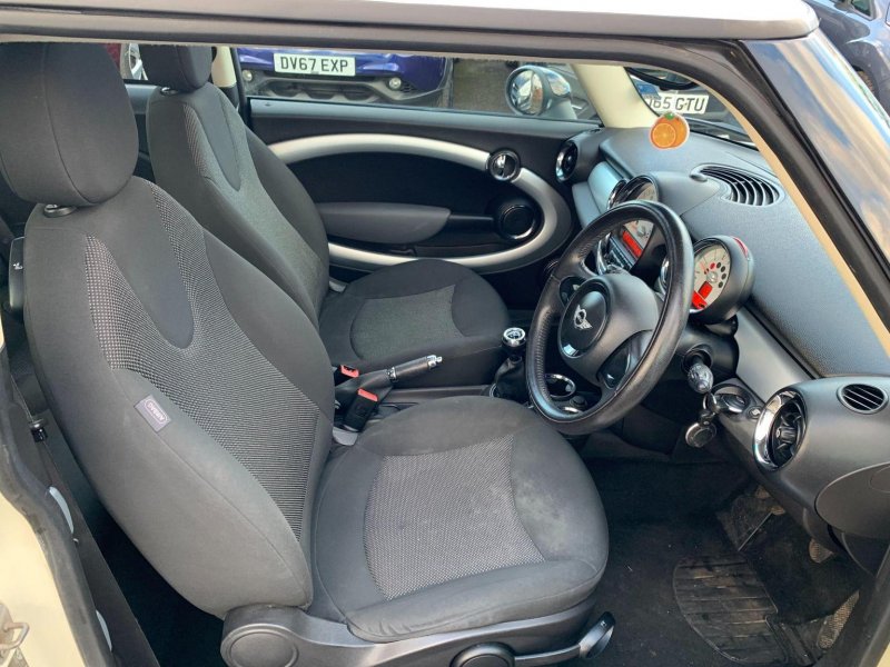 MINI HATCH
