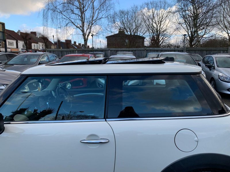 MINI HATCH
