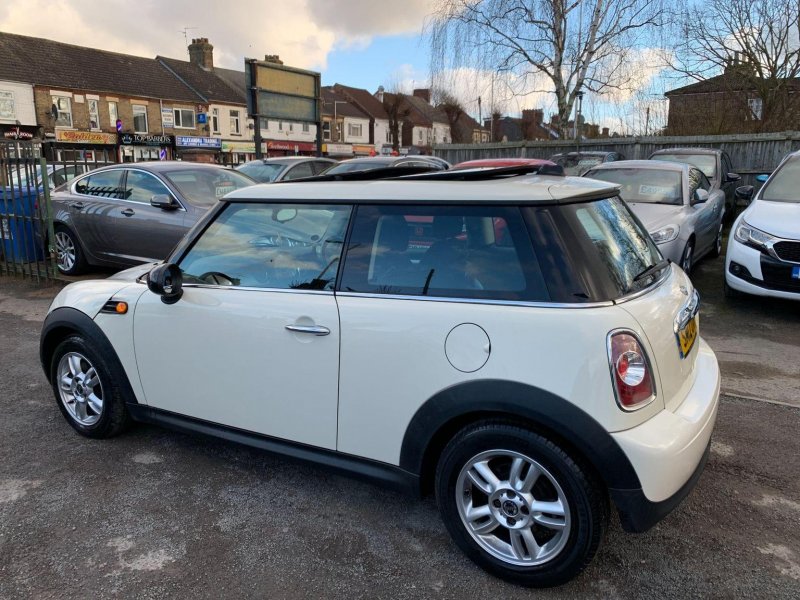 MINI HATCH