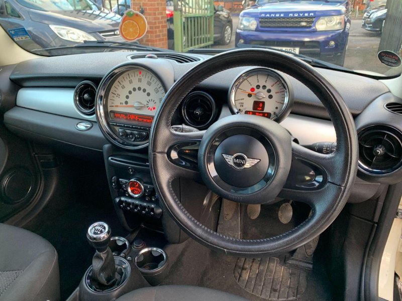 MINI HATCH