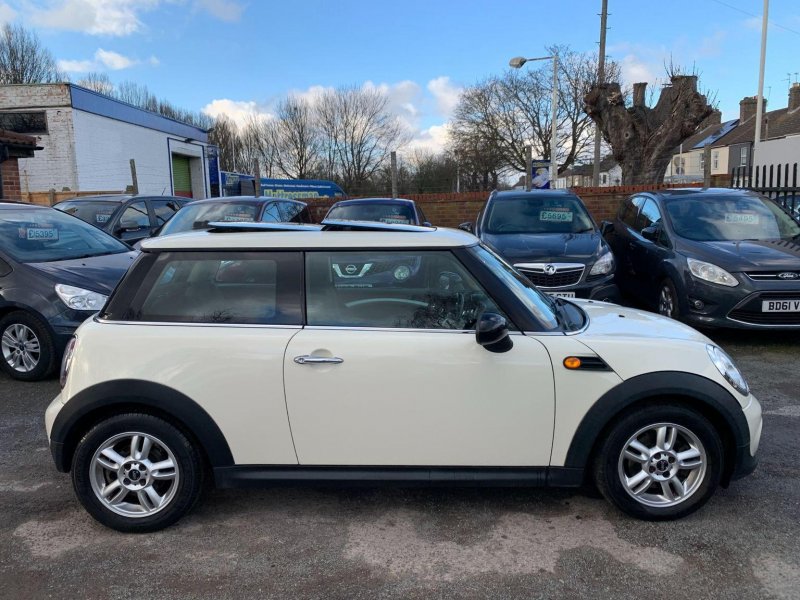MINI HATCH