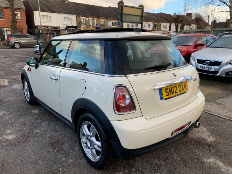 MINI HATCH