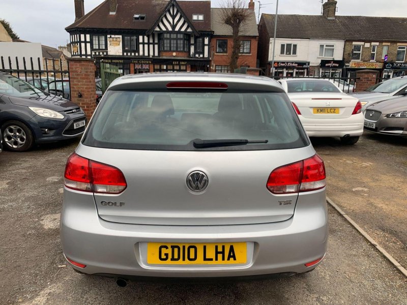 VOLKSWAGEN GOLF
