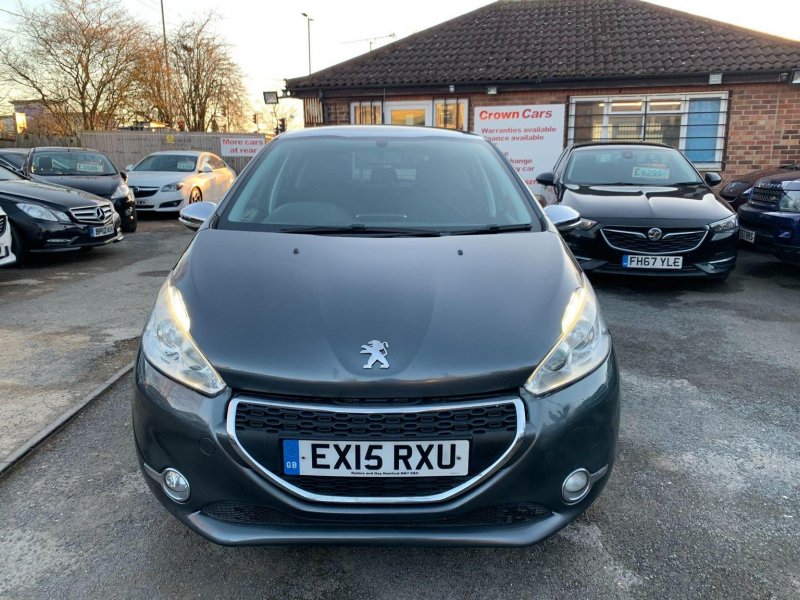 PEUGEOT 208