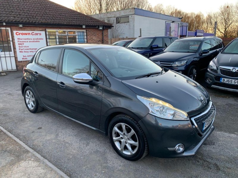 PEUGEOT 208