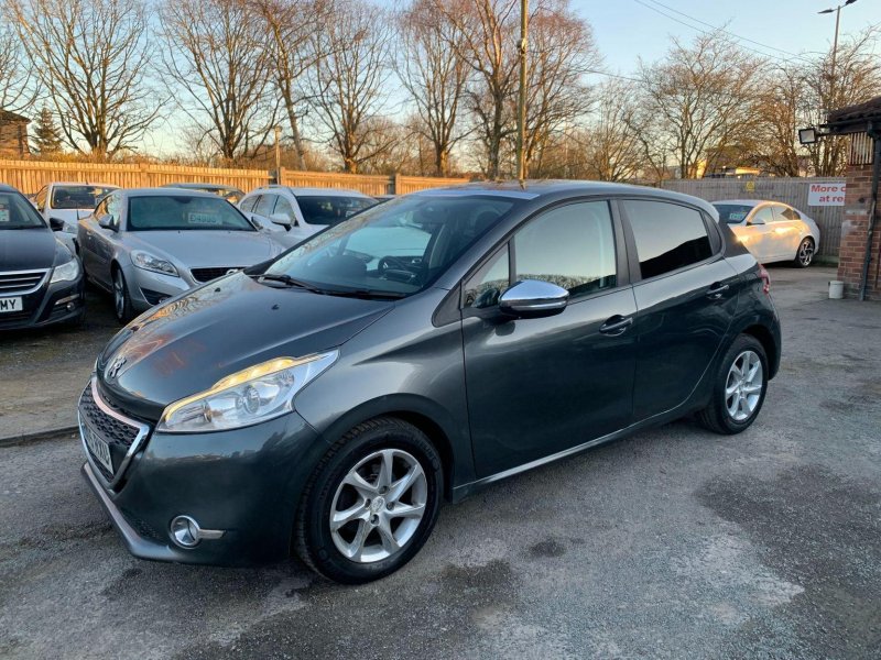 PEUGEOT 208