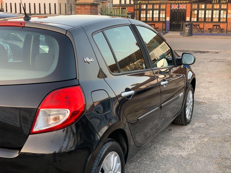 RENAULT CLIO