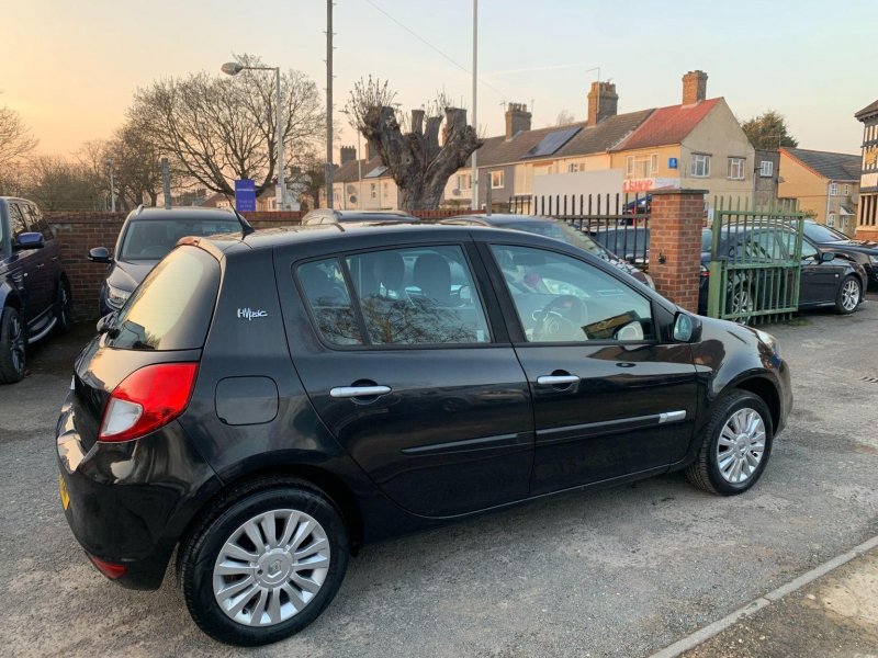 RENAULT CLIO