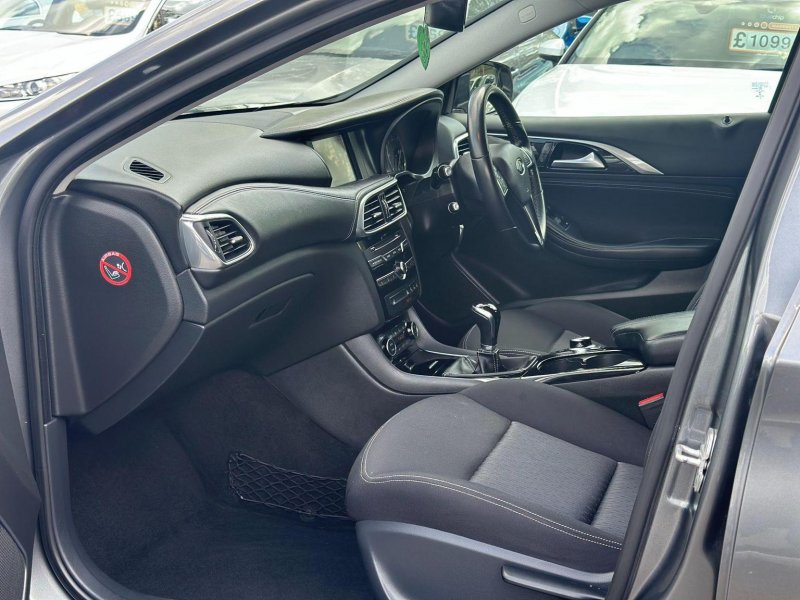INFINITI Q30