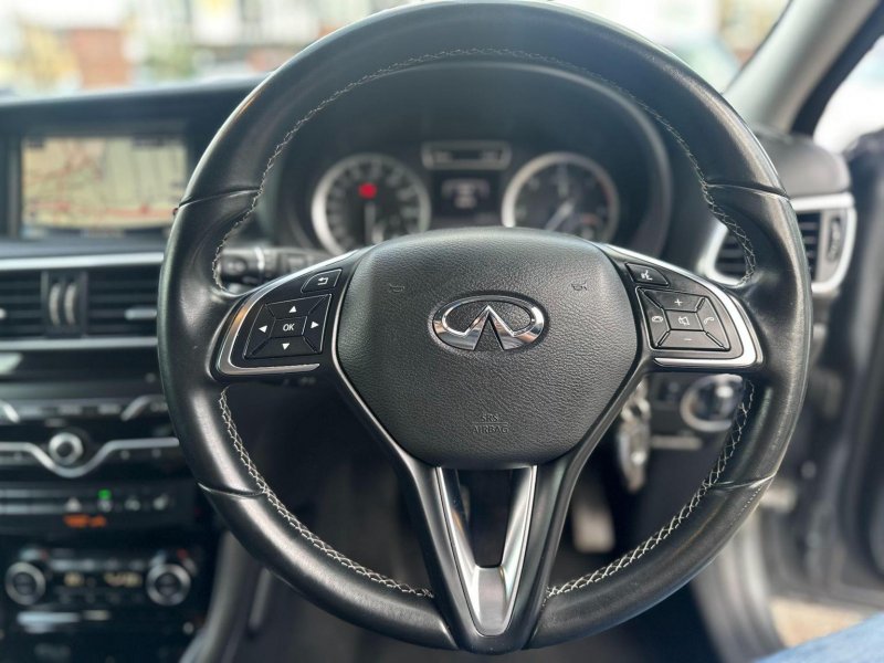 INFINITI Q30