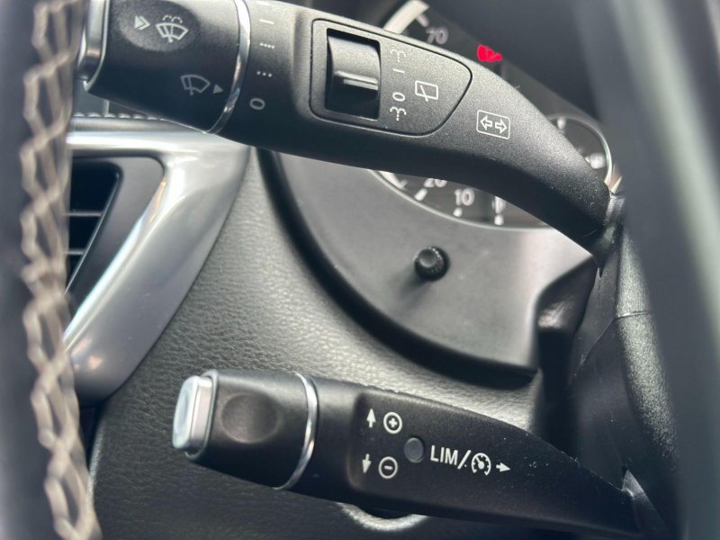 INFINITI Q30