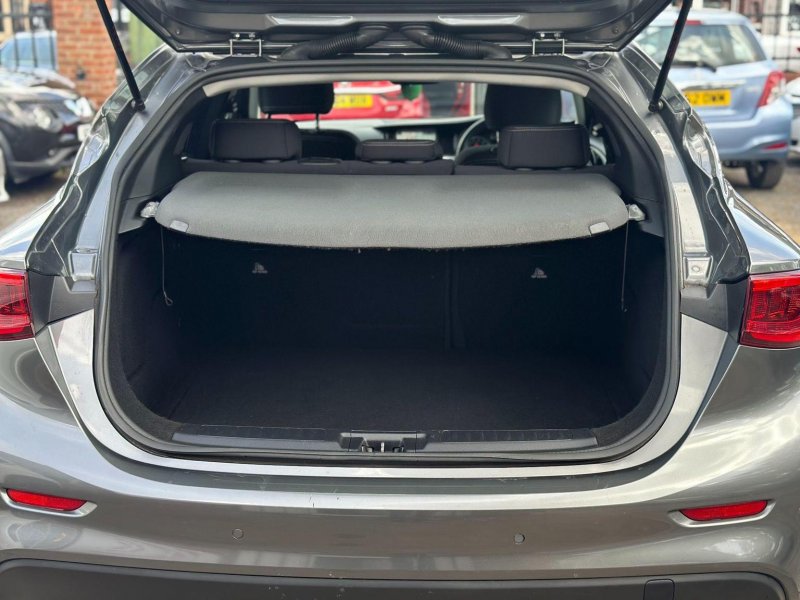 INFINITI Q30
