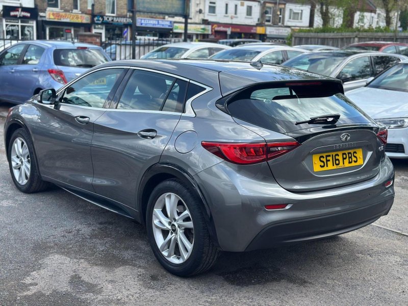INFINITI Q30