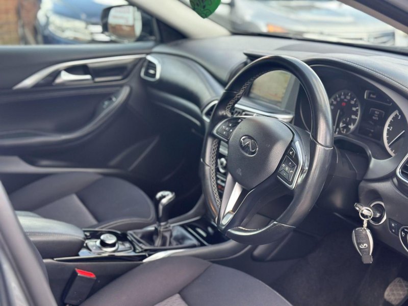 INFINITI Q30