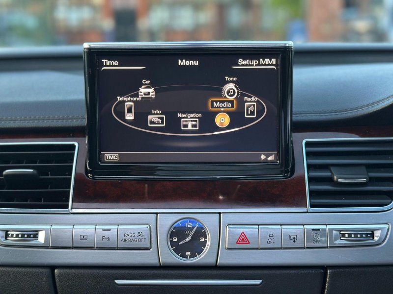 AUDI A8