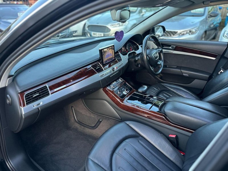 AUDI A8