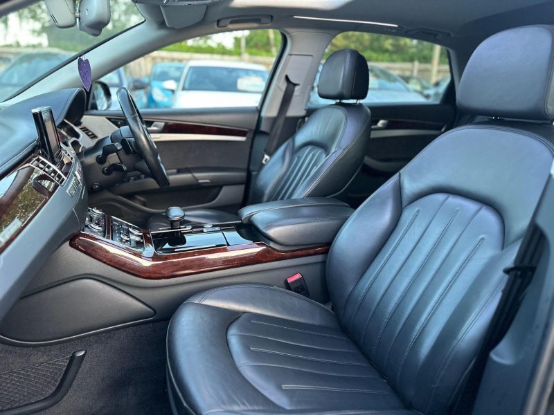 AUDI A8