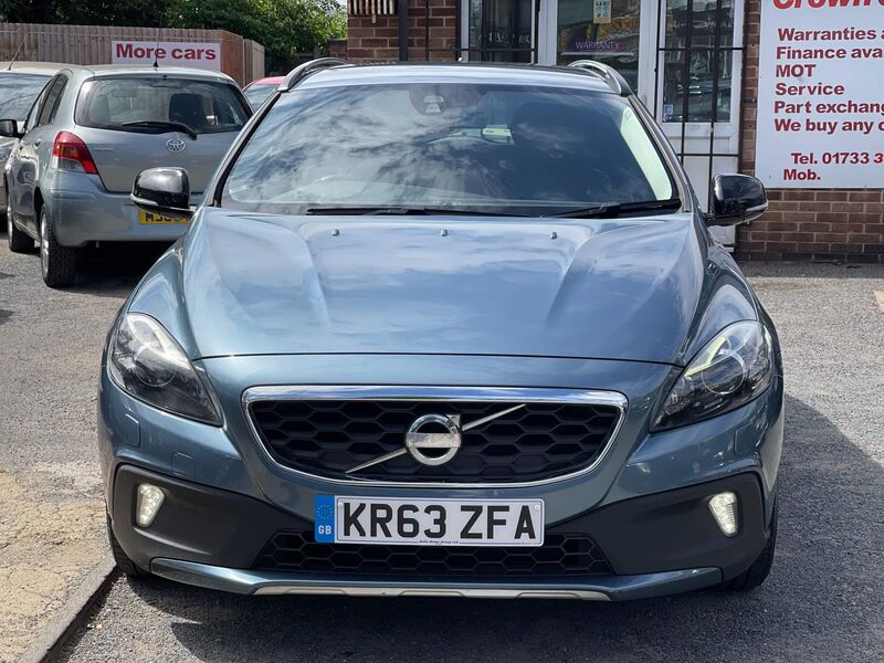 View VOLVO V40 CROSS COUNTRY 1.6 D2 Lux Powershift Euro 5 (s/s) 5dr